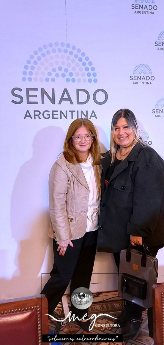 Fotografía de Dolores Saguier y Mariel Elizabeth Girbau en el Senado